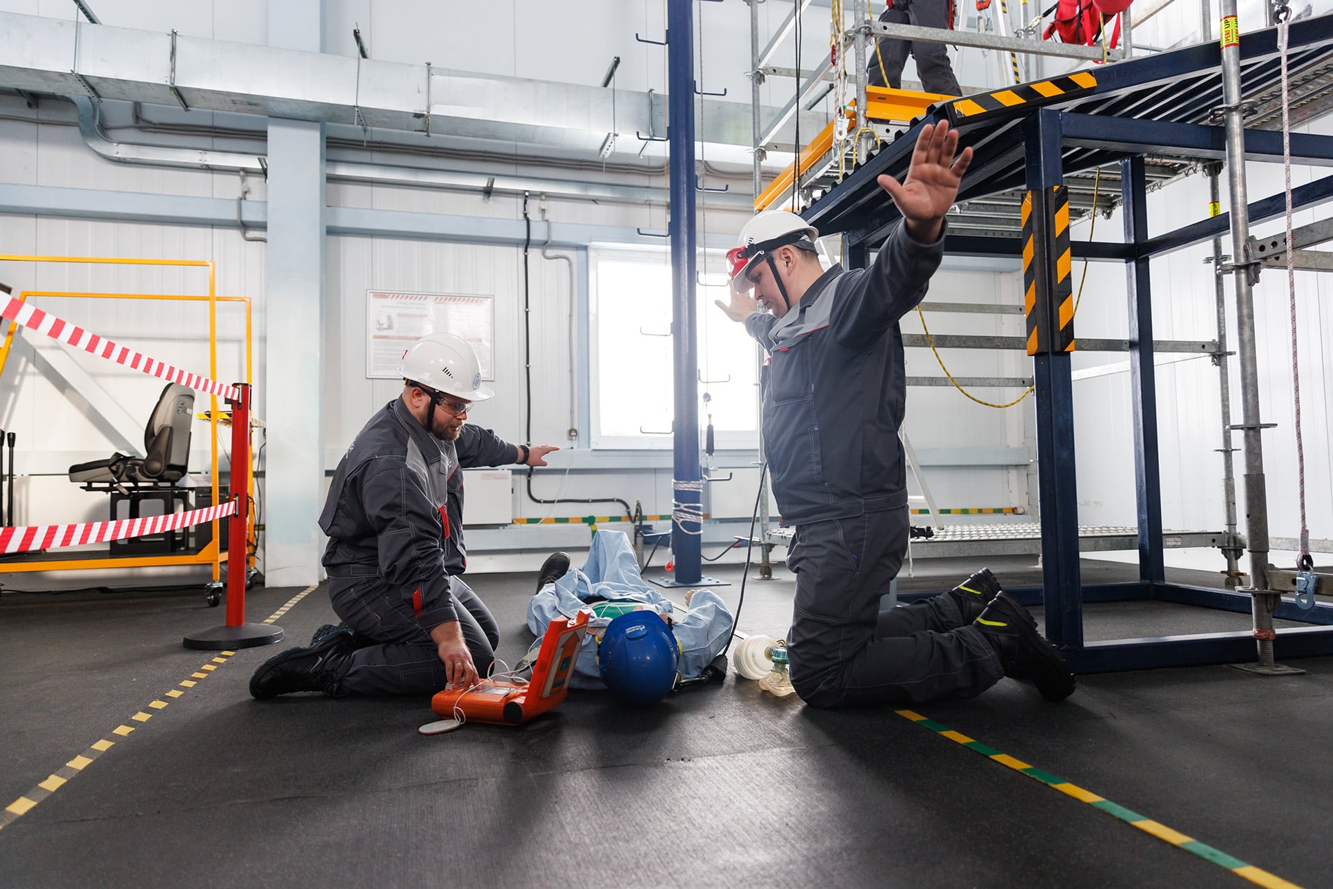 Обучение сотрудников Новопортовского месторождения оказанию первой помощи