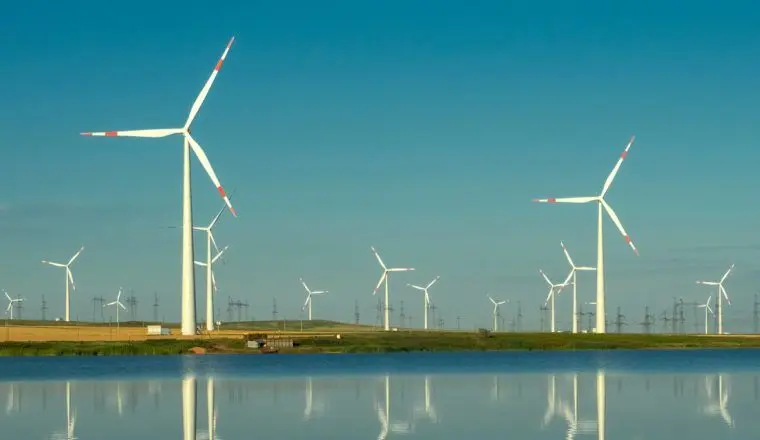 Как ветер превращается в электричество, и почему он до сих пор не заменил все остальные источники энергии на планете