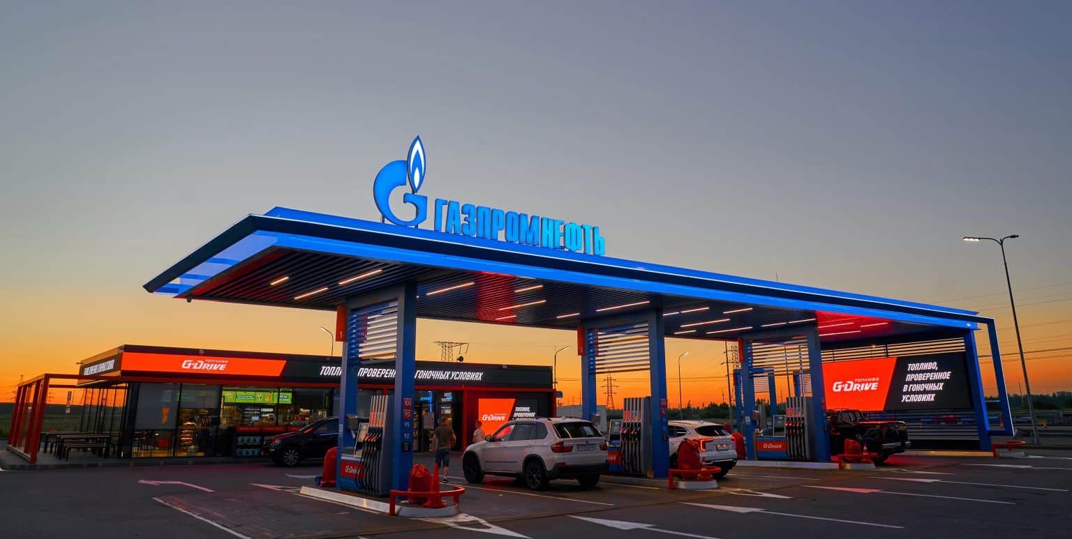 Московское шоссе 187. АЗС. Дизайн АЗС Газпромнефть. Самый большой автозаправочный комплекс в мире. АЗС Газпромнефть Дискавери.