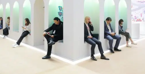 Помогите верно рассадить гостей Петербургского международного экономического форума и&nbsp;решите другие задачи виртуозного математика Петра Земскова