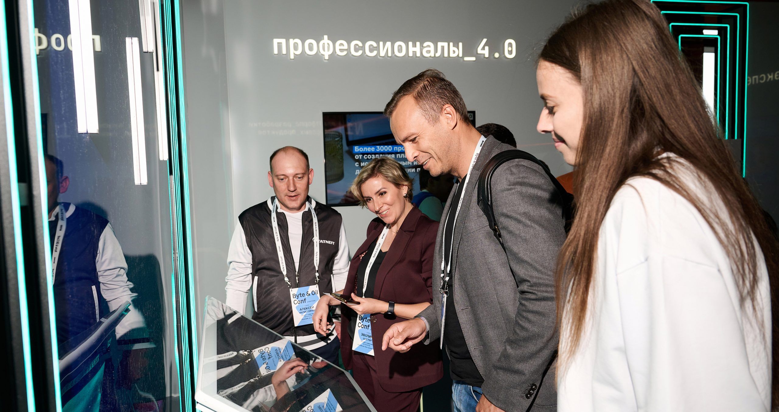 Стенд «Газпром нефти» для проведения квеста, основной для которого стала разработанная компанией цифровая платформа «Профессионалы 4.0»
