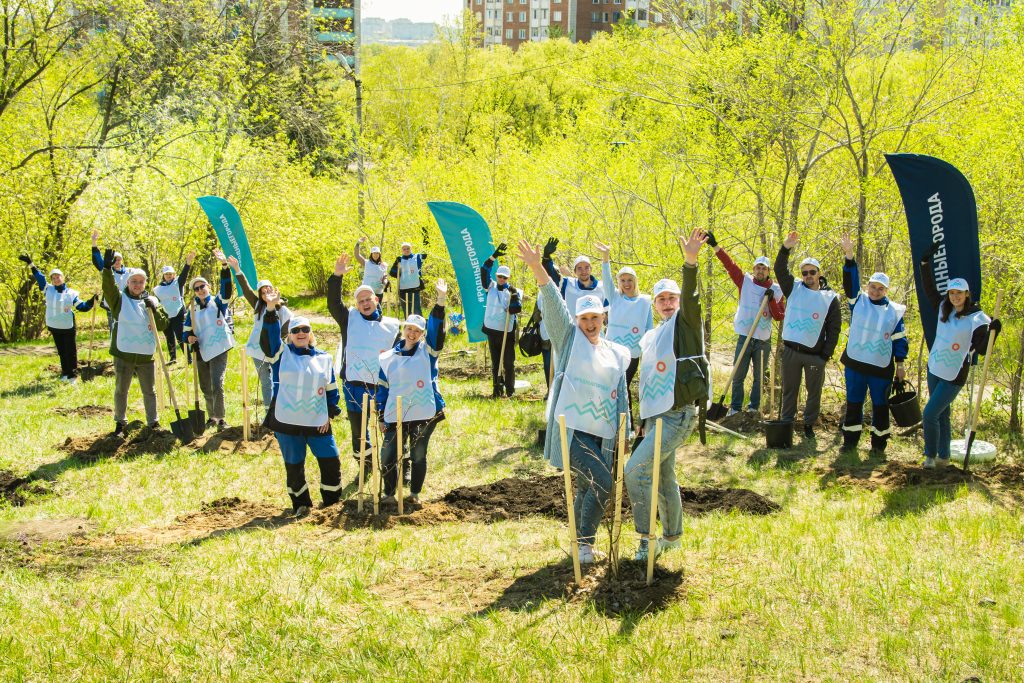 Волонтеры программы социальных инвестиций «Газпром нефти» «Родные города»