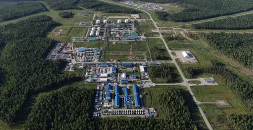Как нефть готовят к переработке и почему профессионалы не называют ее «сырой»