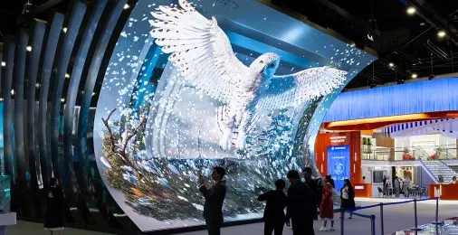 Арт-проект «Открывая тундру», представленный «Газпром нефтью» на ПМЭФ-2024