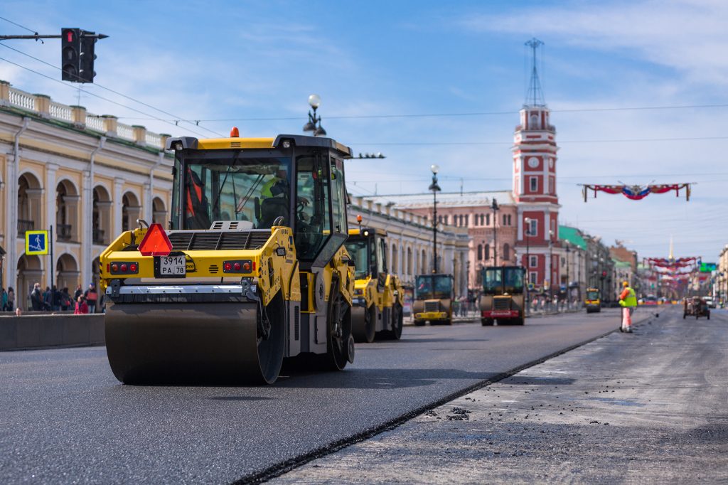 Укладка асфальта на Невском проспекте в Санкт-Петербурге с использованием битумов «Газпром нефти»