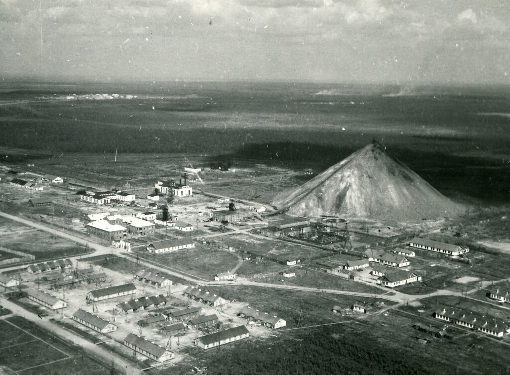 Ярегское месторождение в 1940-е. Фото Василия Надеждина 