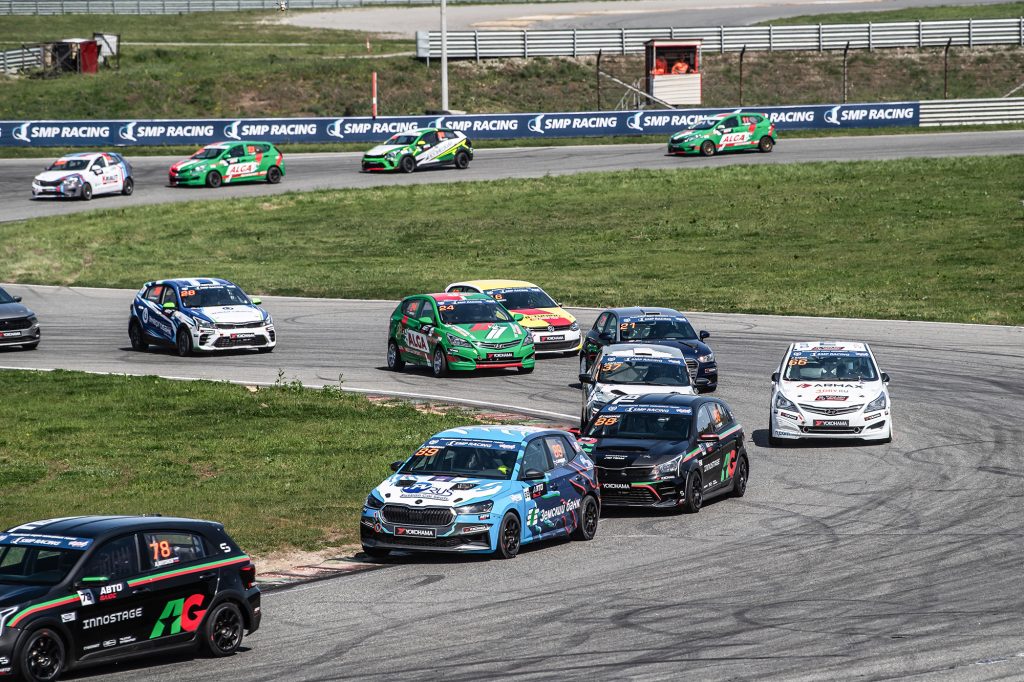 Кольцевые гонки в классе &laquo;туринг-лайт&raquo;