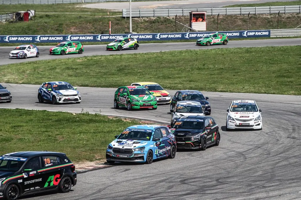 Кольцевые гонки в классе «туринг-лайт»