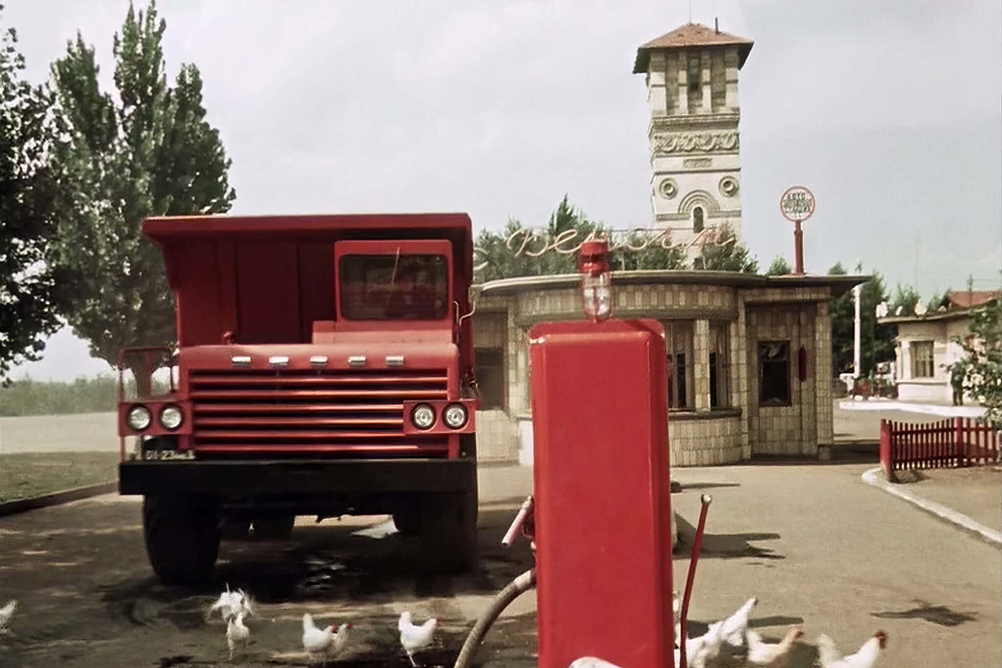 Где снимался королева бензоколонки. Королева бензоколонки арт. Королева бензоколонки. Королева бензоколонки азс. Пирятин королева бензоколонки.