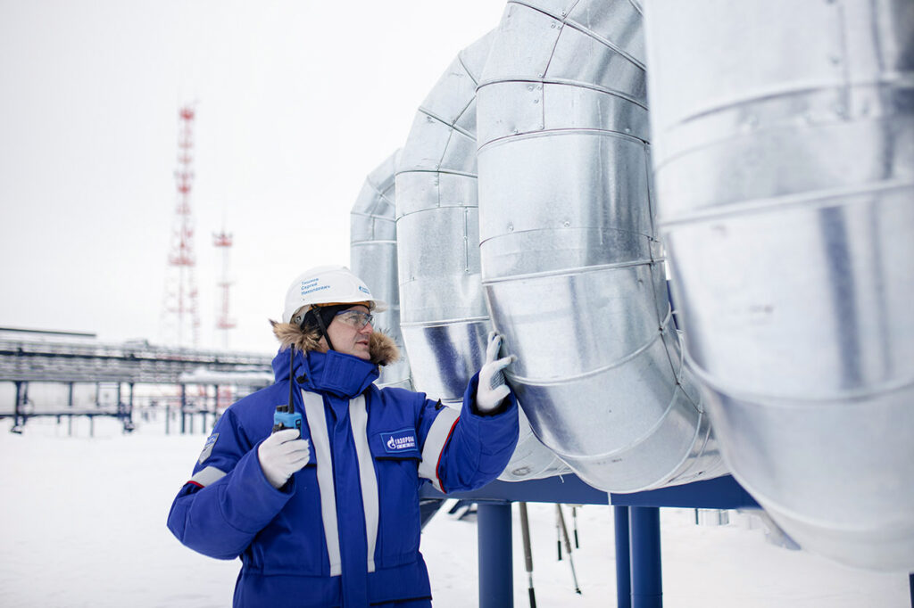 Сотрудник арктического нефтепромысла