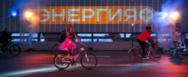 Лазерное шоу «Энергии+» в тоннеле на велофестивале «ЗСД Фонтанка Фест»