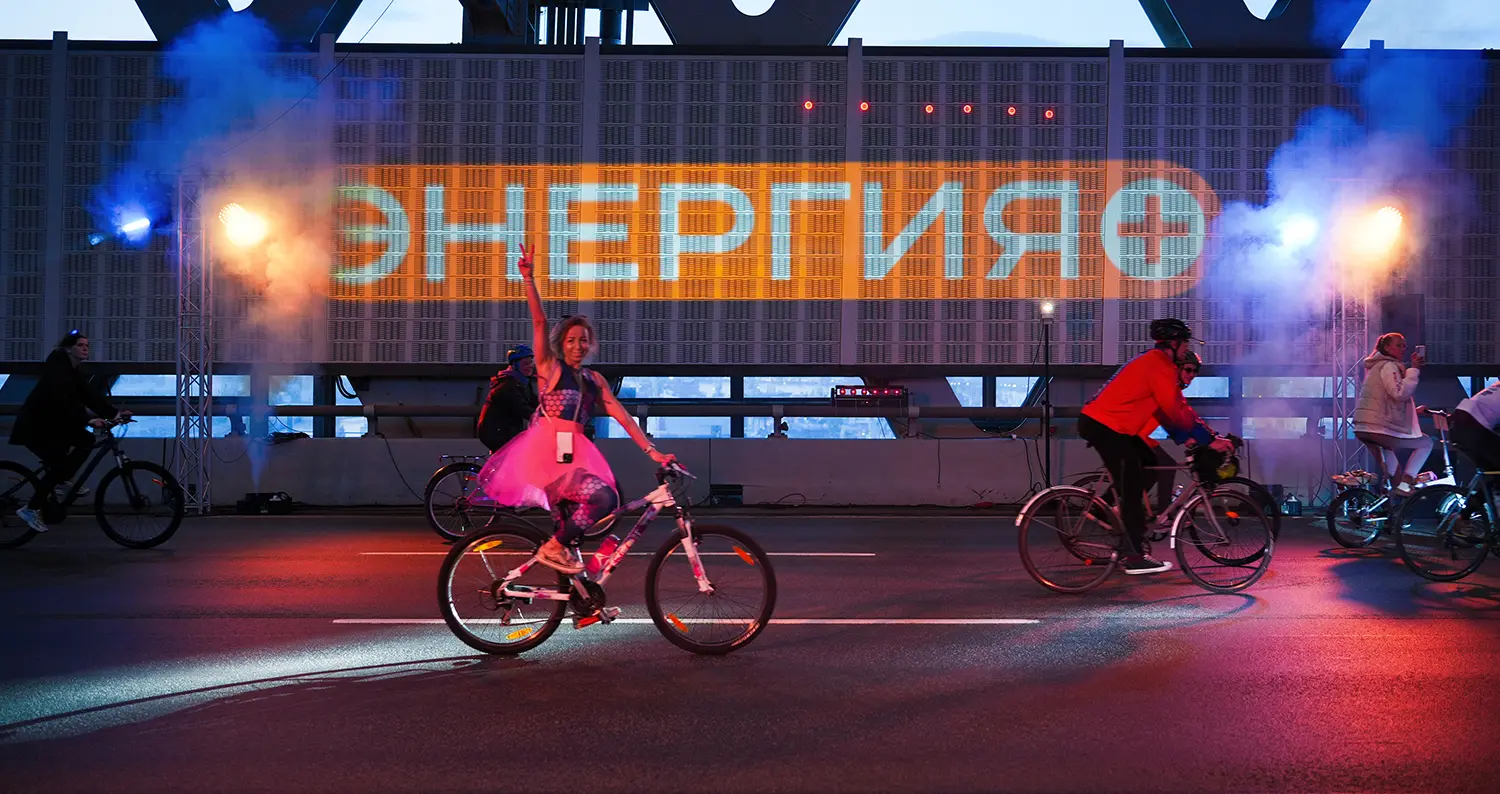 Зрительница лазерного шоу «Энергии+» на «ЗСД Фонтанка Фесте»