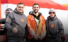 Читатели «Энергии+» с автогонщиком Кириллом Зиновьевым (в центре)