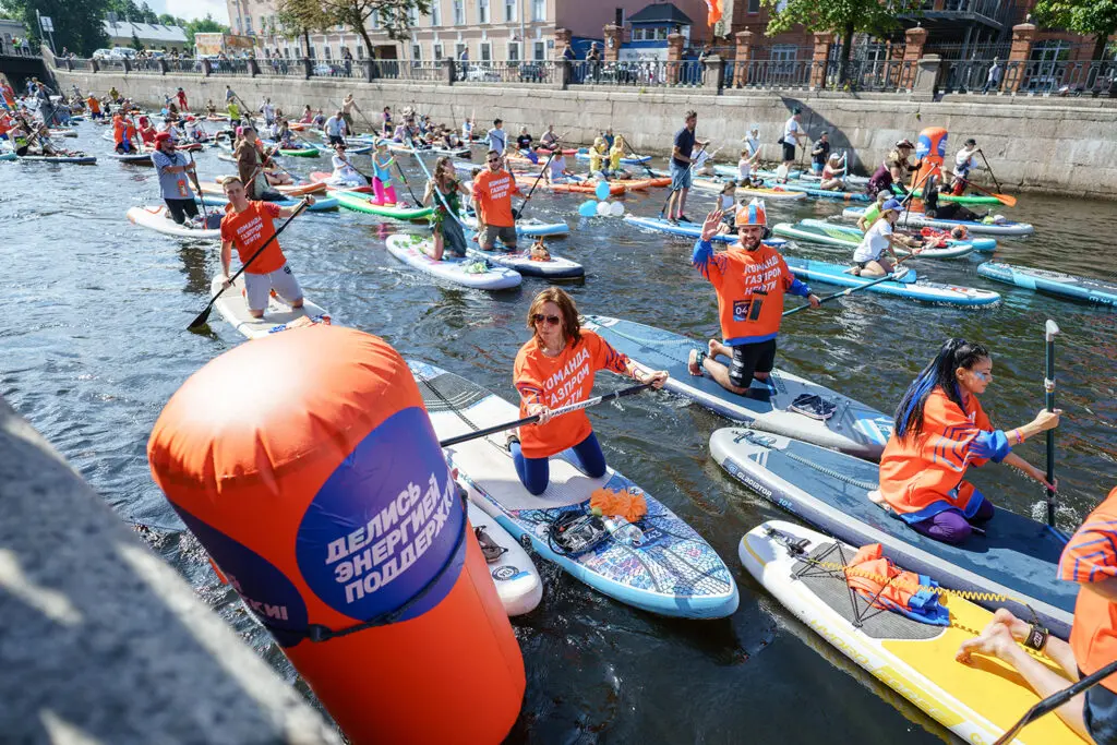 Благотворительная акция «Газпром нефти» и фонда «Антон тут рядом» на «Фонтанка SUP» в 2023 году