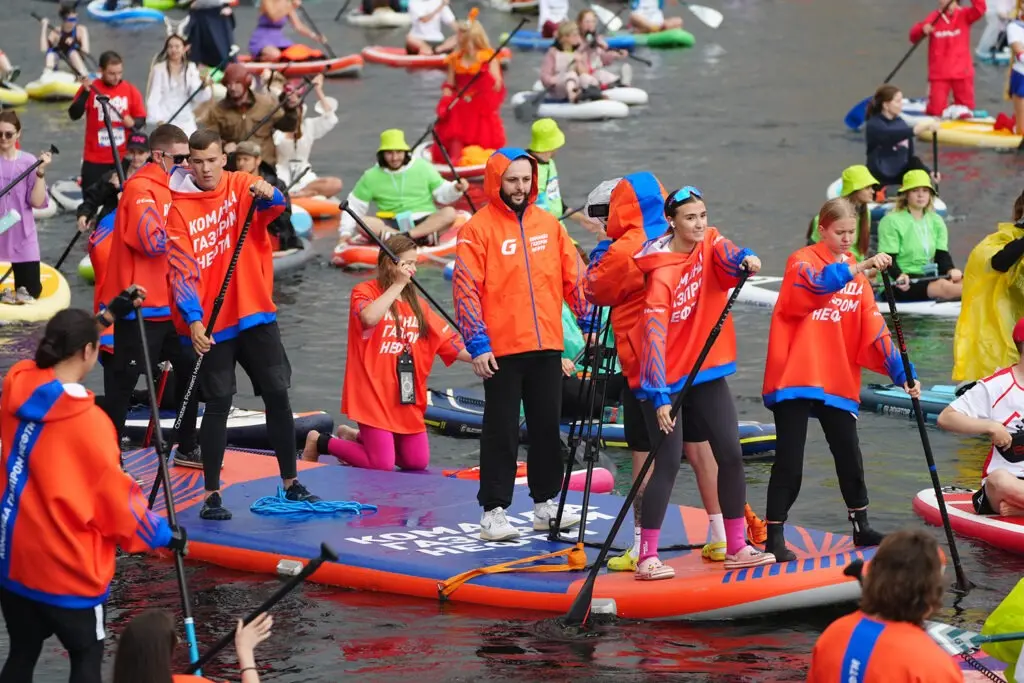 Первый в истории стендап-концерт на воде на «Фонтанке SUP» в 2024 году