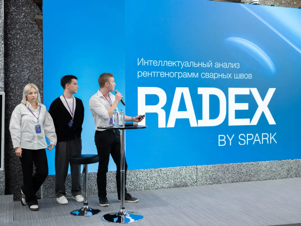 Ребята из команды Spark во время выступления на ИИ-чемпионате