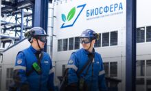 Специалисты комплекса «Биосфера» на Омском нефтеперерабатывающем заводе