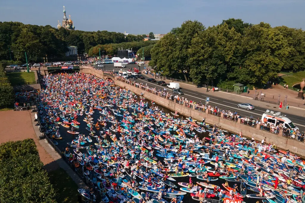 Заплыв на фестивале «Фонтанка SUP» в 2022 году, на котором установили мировой рекорд по численности участников