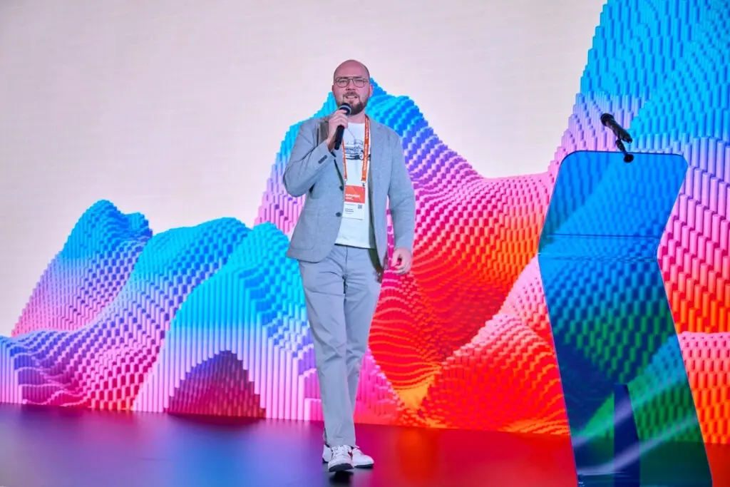 Главный корпоративный ИТ-архитектор «Газпром нефти» Александр Войновский на конференции byteoilgas_conf в 2024 году