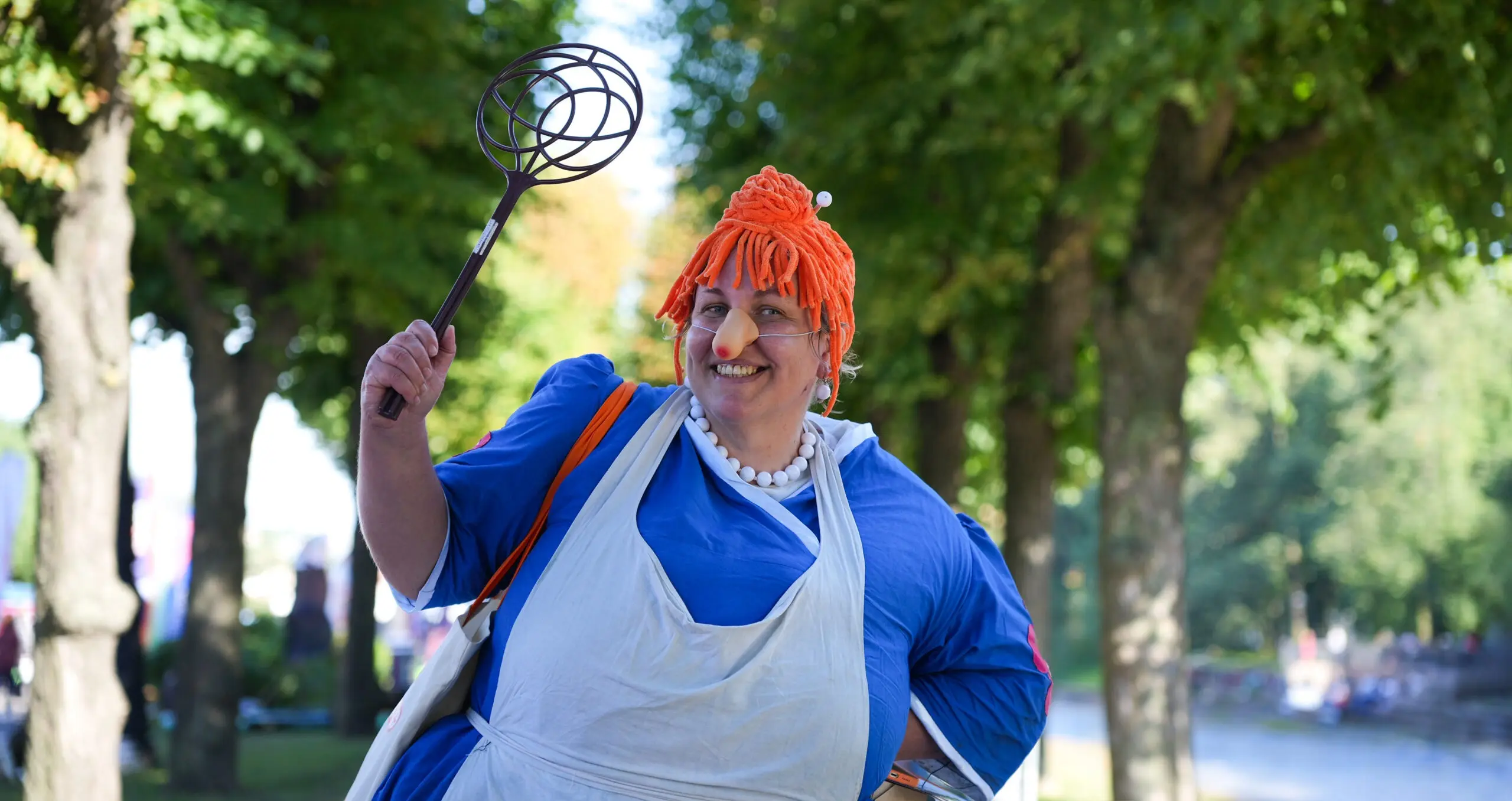 Наталья Пожарнова в образе Фрекен Бок на фестивале «Фонтанка SUP»