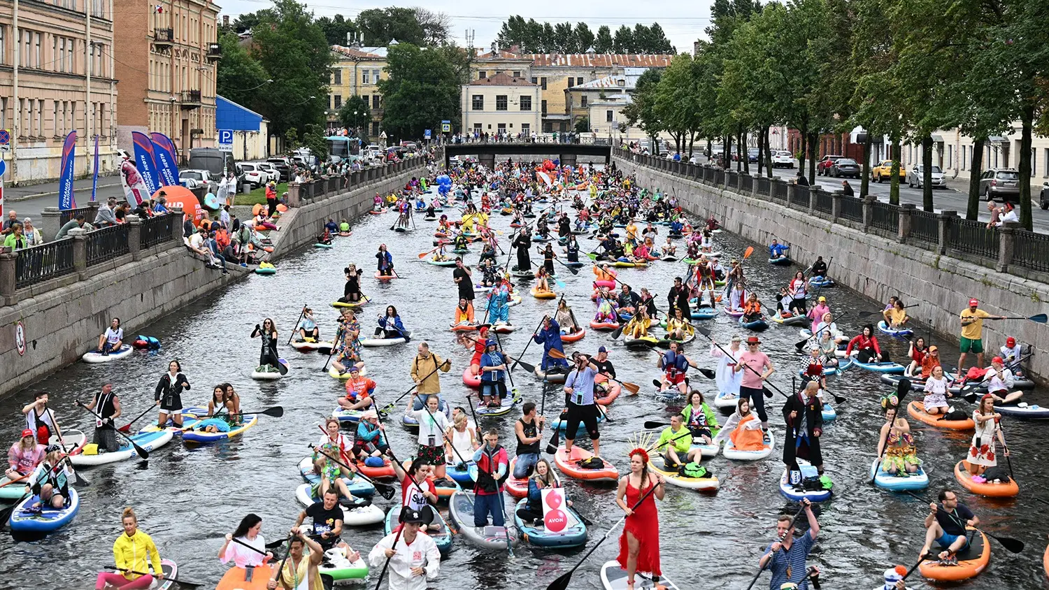 Сапсерферы на трассе фестиваля «Фонтанка SUP»