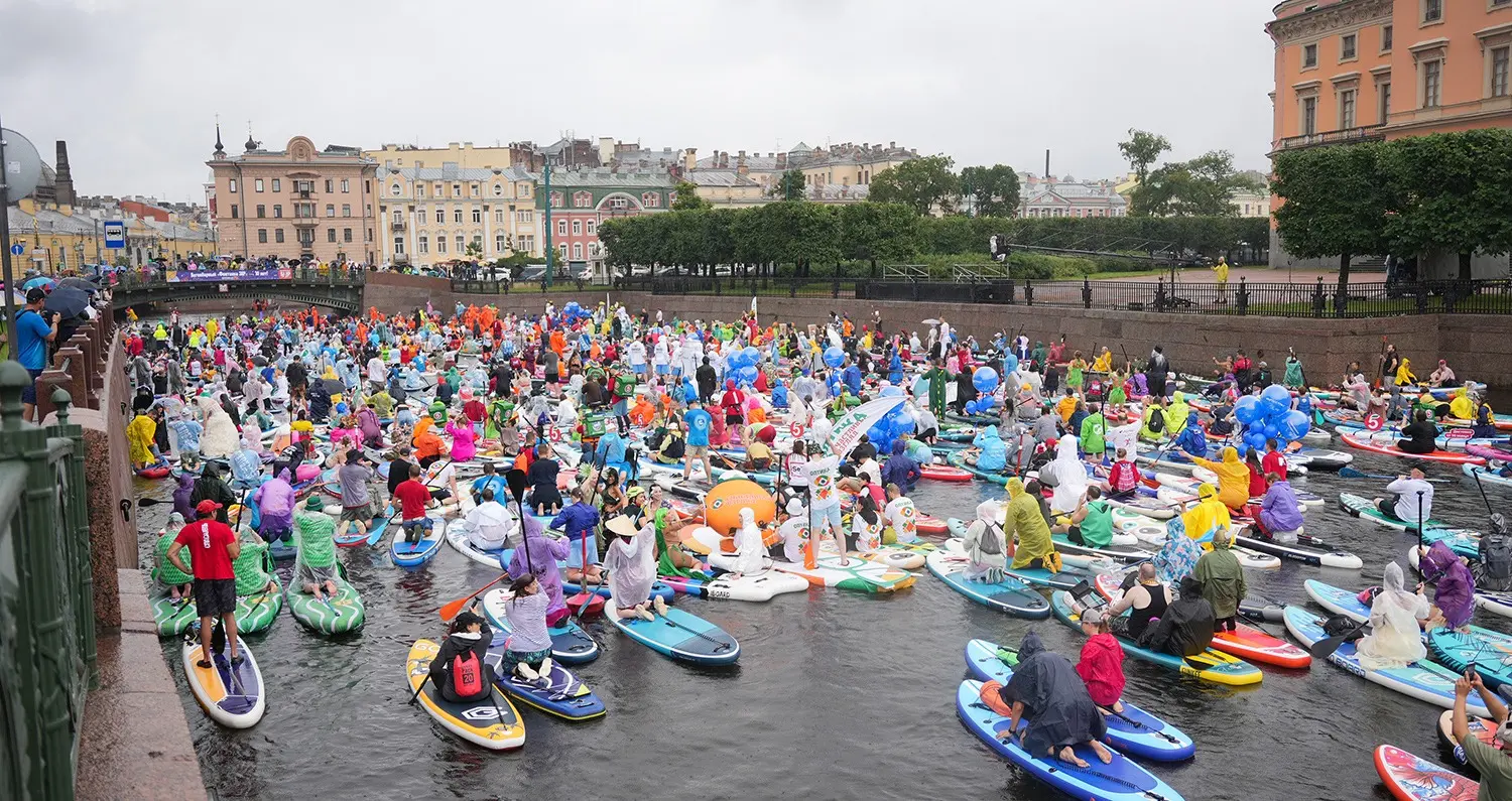 Сапсерферы на трассе фестиваля «Фонтанка SUP»