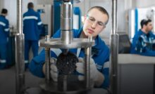 Специалист битумной лаборатории научно-исследовательского центра «Газпром нефти»