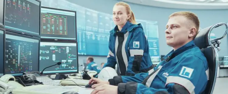 В операторной Омского нефтеперерабатывающего завода