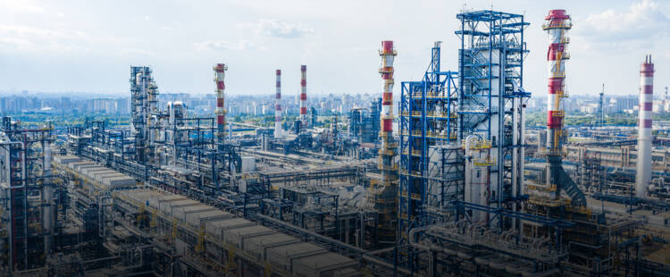 Вид на Московский нефтеперерабатывающий завод