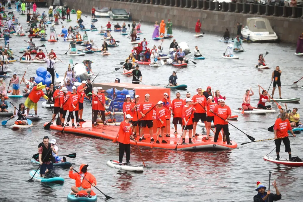 Зеркальный мегасап «Энергии+» на трассе фестиваля «Фонтанка SUP»