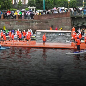 SUP-зазеркалье, погоня Бременских музыкантов по каналам Петербурга и другие чудеса фестиваля «Фонтанка SUP»