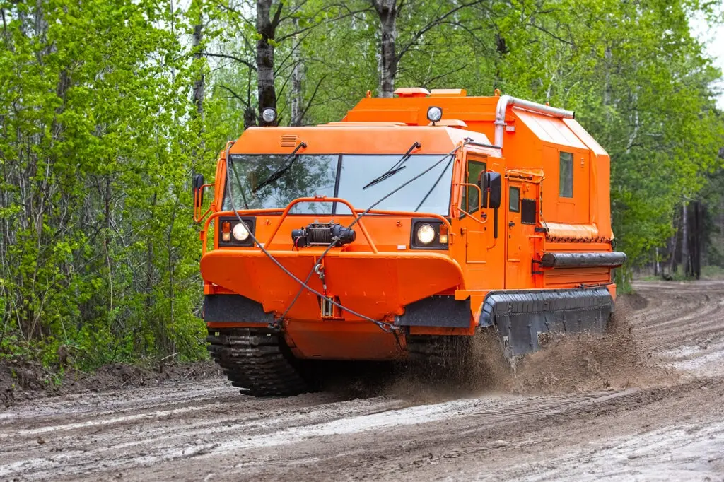 Вездеход ТМ-140 в движении