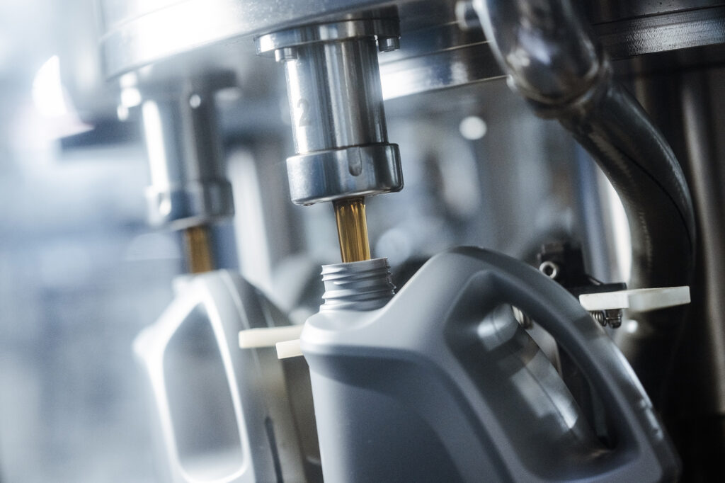 Моторное масло на Московском заводе смазочных материалов