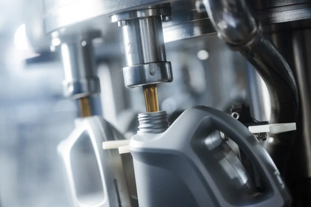 Моторное масло на Московском заводе смазочных материалов