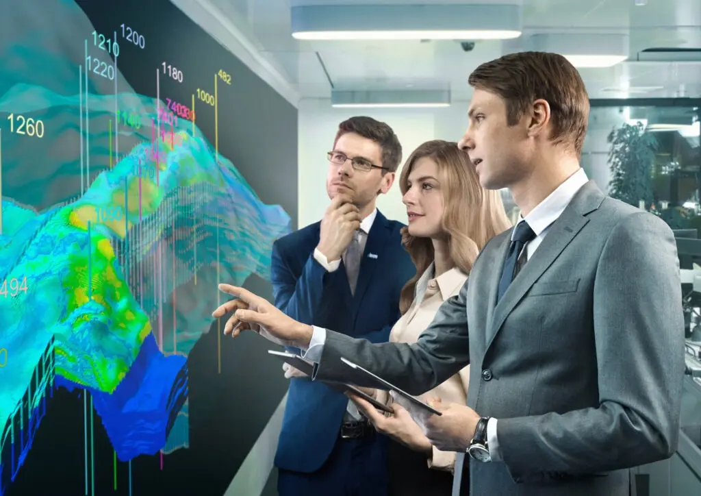 Специалисты «Газпром нефти» рассматривают цифровую геологическую модель в одном из центров управления бурением 