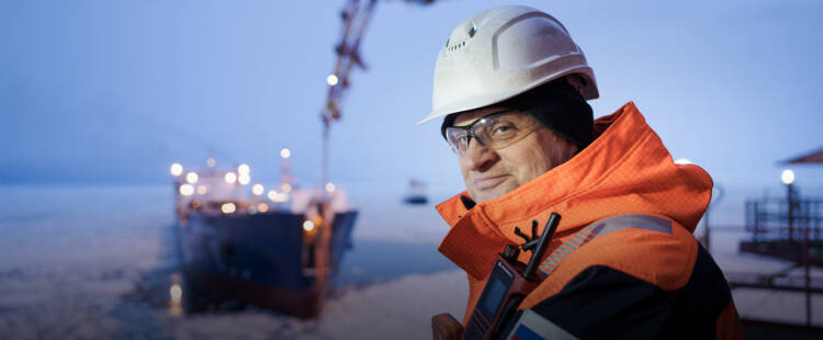 Вахтовик на морской нефтедобывающей платформе «Приразломная»