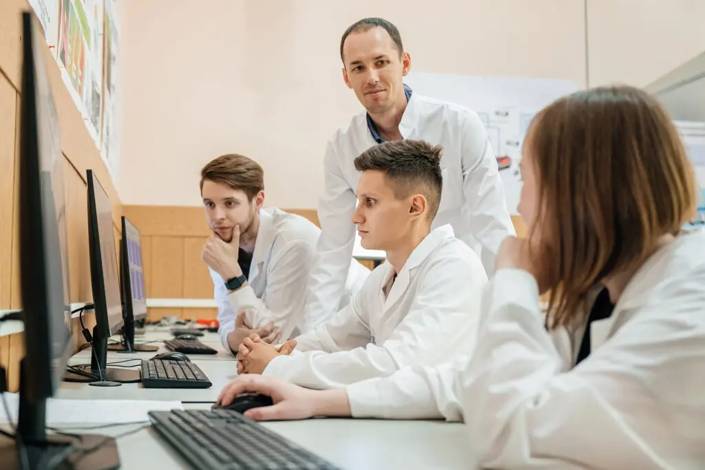 Дмитрий Глушков с коллегами-исследователями