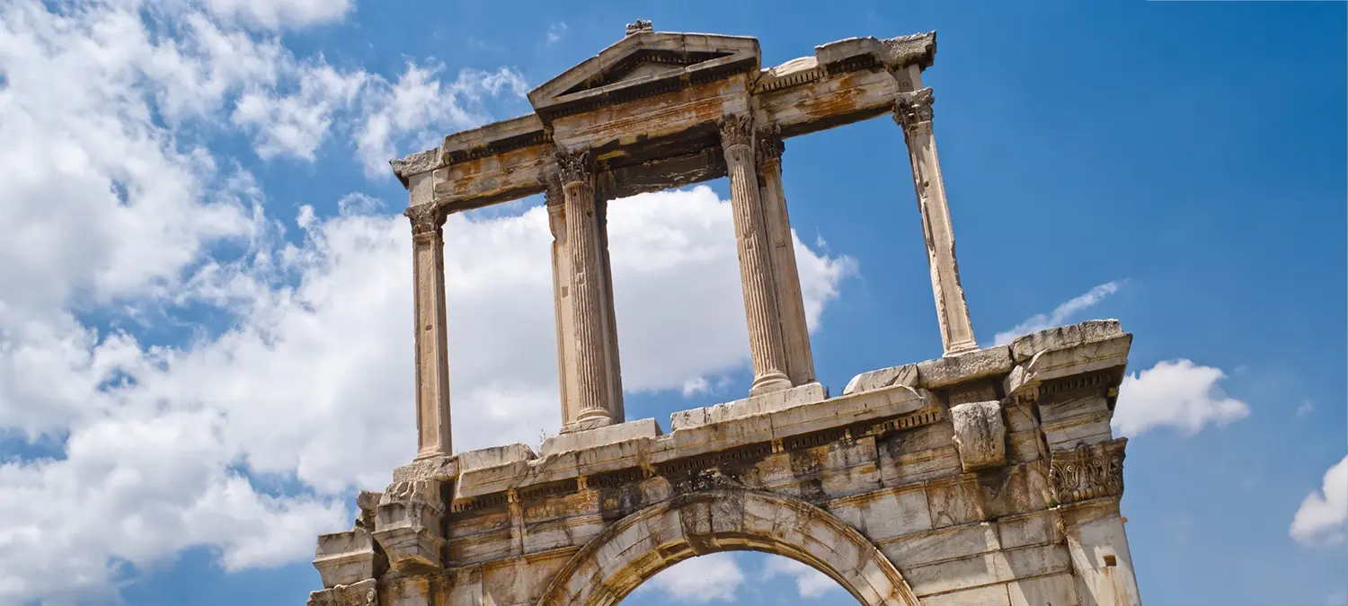 Уцелевший фрагмент здания из древнегреческого полиса