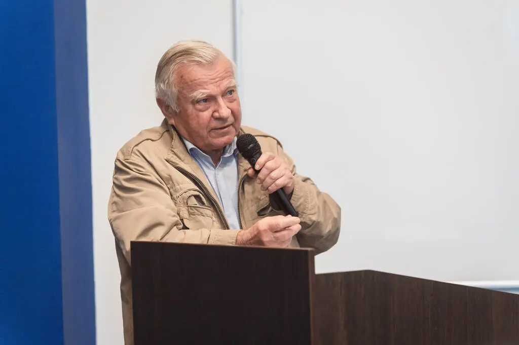 Игорь Митин во время публичного выступления