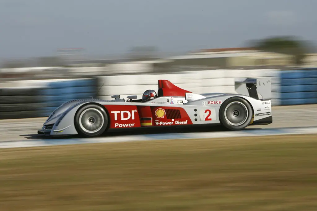 Прототип Audi R10 TDI доказал, что спортивное дизельное топливо способно показывать высокие результаты