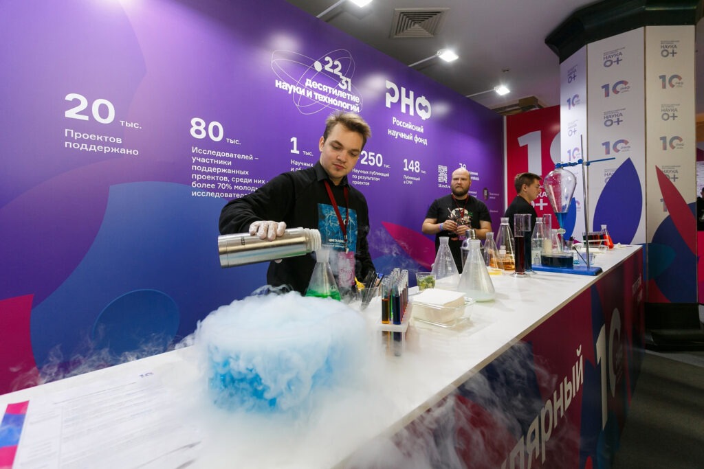 Участники фестиваля «Наука 0+» узнали о квантовых технологиях, а также смогли принять участие в мастер-классах и экспериментах