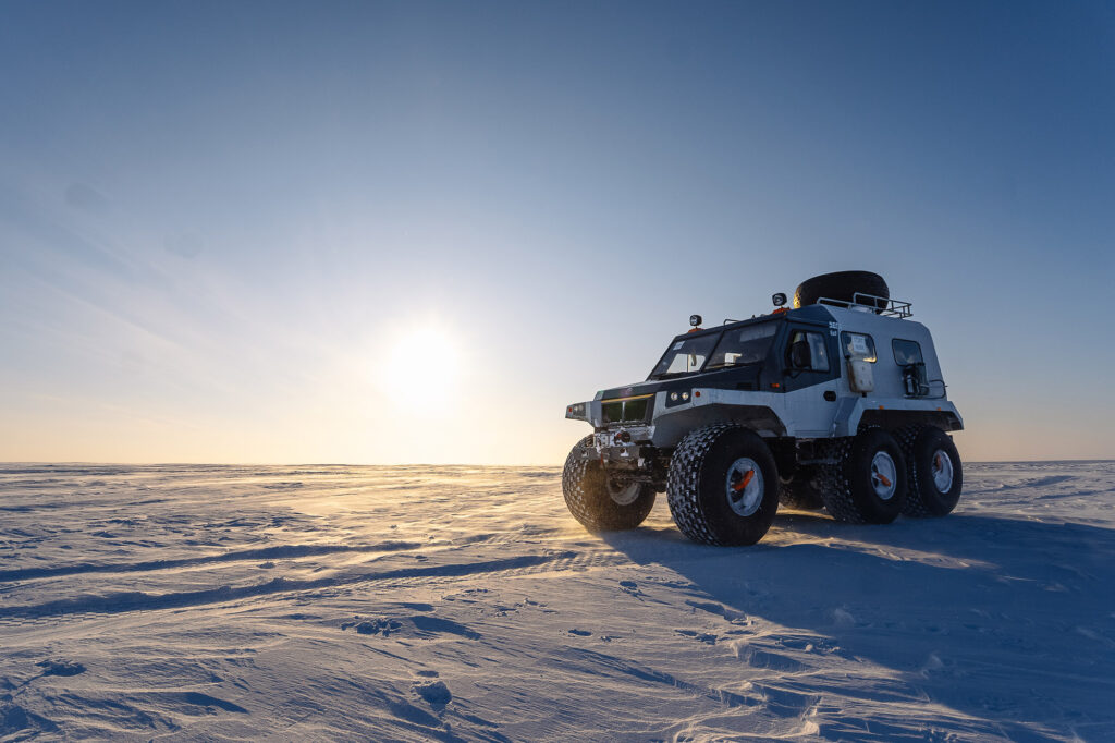 Арктический вездеход на Восточно-Мессояхском месторождении — самом северном материковом нефтепромысле страны