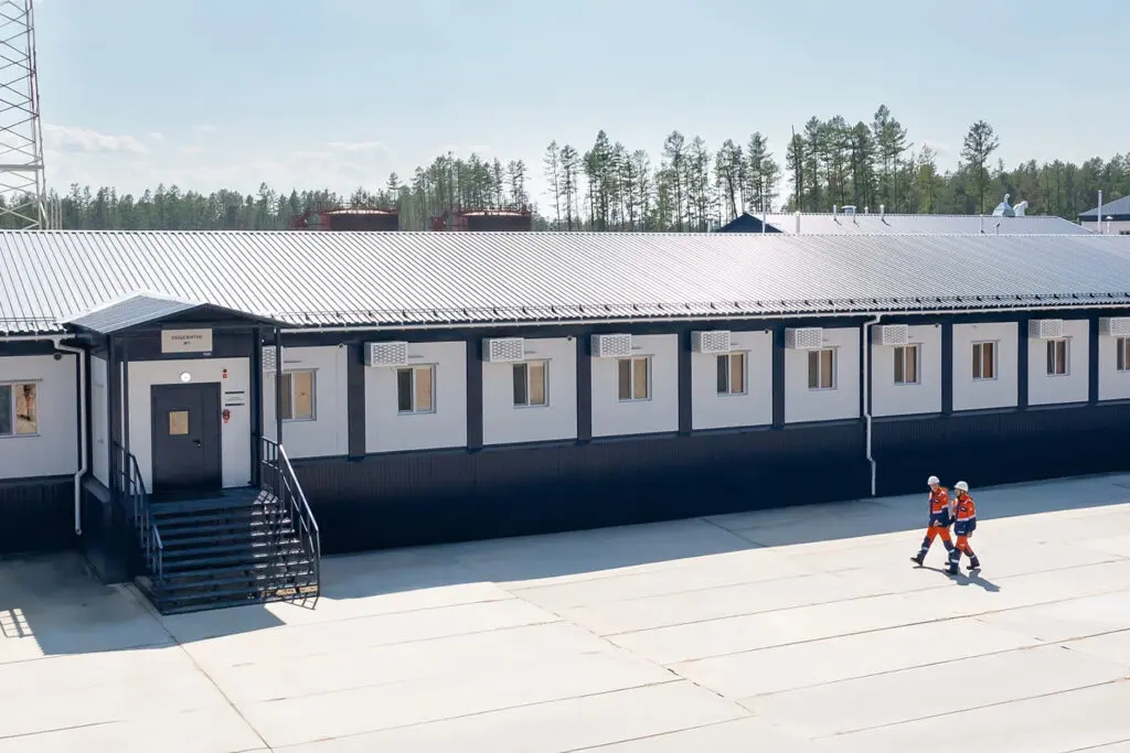 Вид на жилой комплекс «Газпром нефти» на Игнялинском участке Чонской группы месторождений