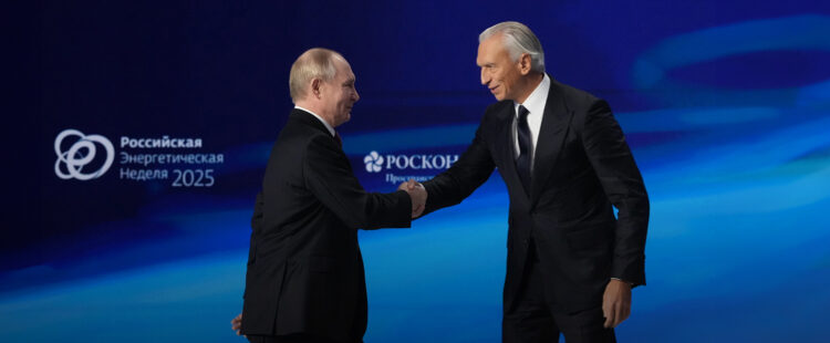 Владимир Путин и Александр Дюков на полях РЭН