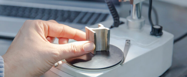 Металл в научной лаборатории