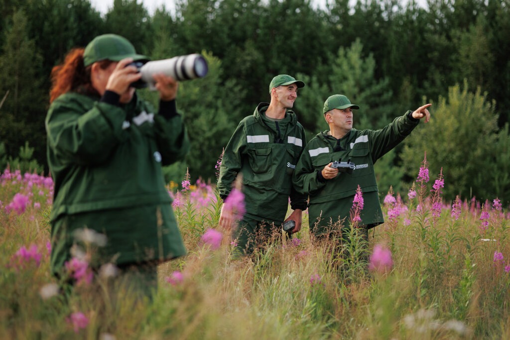 Участники летней экспедиции «Газпром нефти» за работой