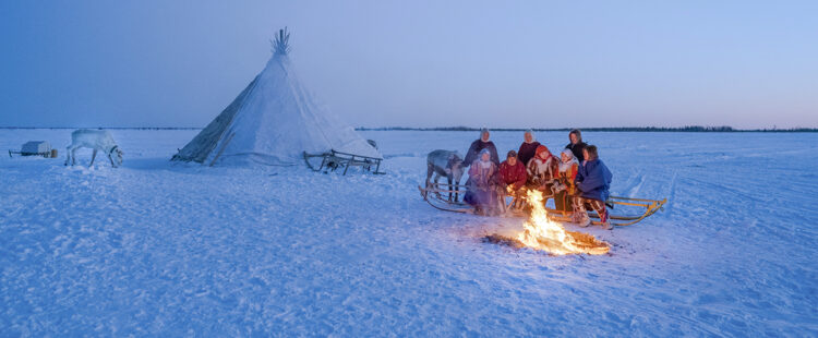 Коренные народы Севера у костра