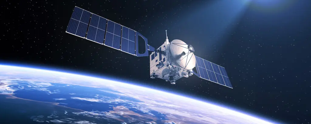 Спутник в космосе