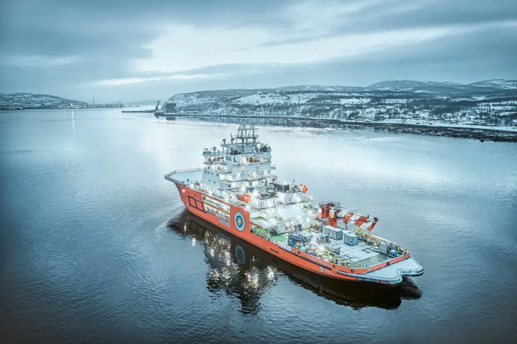 Ледокол в арктической зоне