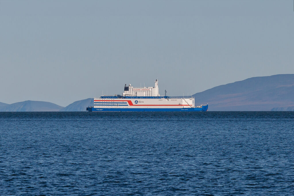 Прибытие плавучей атомной электростанции «Академик Ломоносов» в город Певек